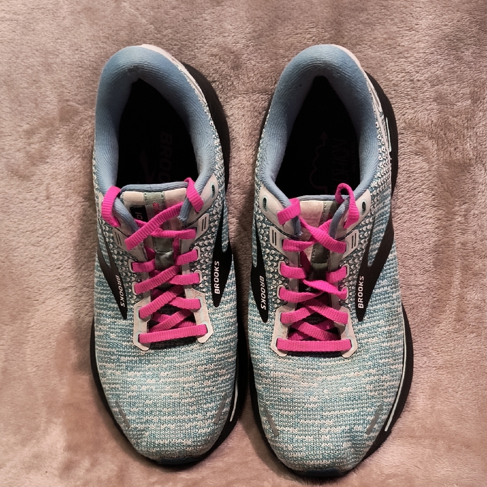 Brooks Women's Athletic Shoes in Blue with Pink Laces